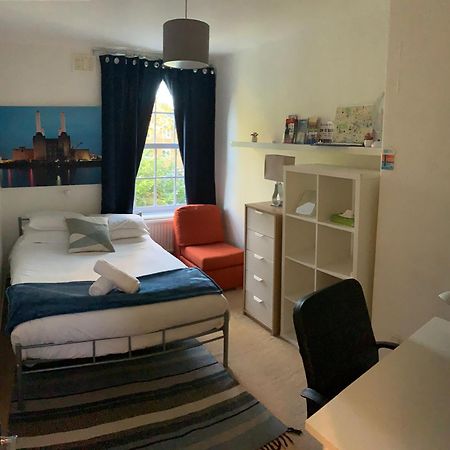 Central Location! Double Bedroom 2 Mins Walk From Battersea Power Underground Station! Londres Exterior foto