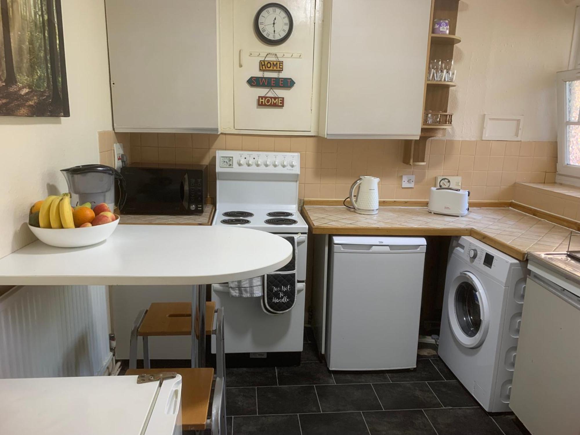 Central Location! Double Bedroom 2 Mins Walk From Battersea Power Underground Station! Londres Exterior foto